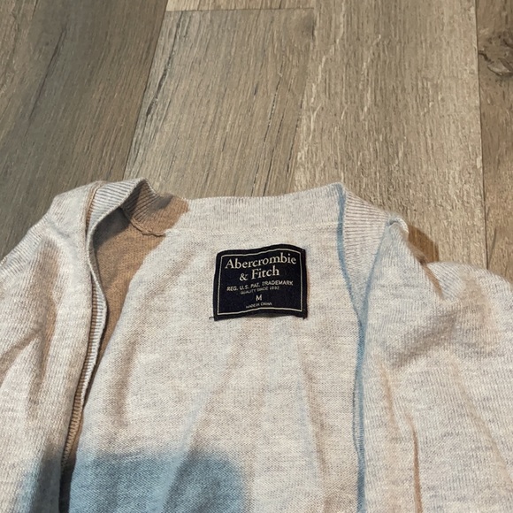 Abercrombie & Fitch Cardigan - Picture 2 of 2